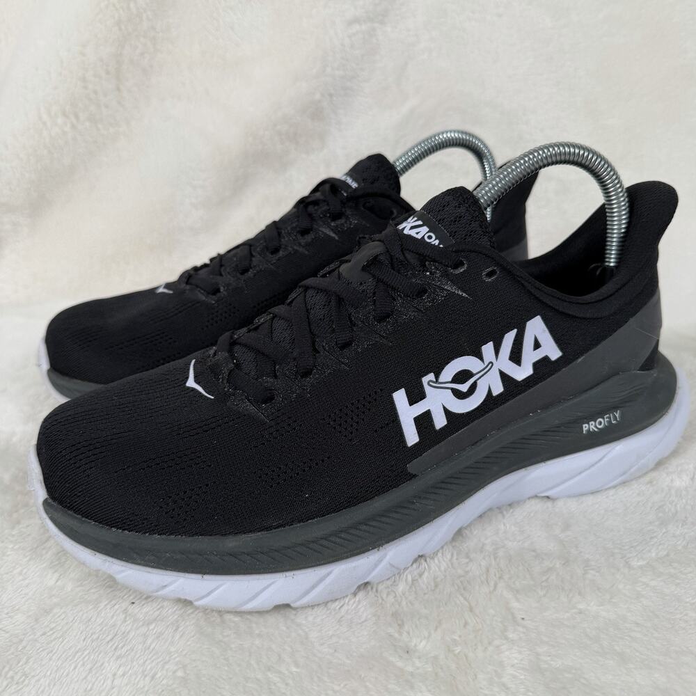 Hoka One One Mach 4 Men’s 8D Black White Running Shoes 1113528 Athletic Sneakers